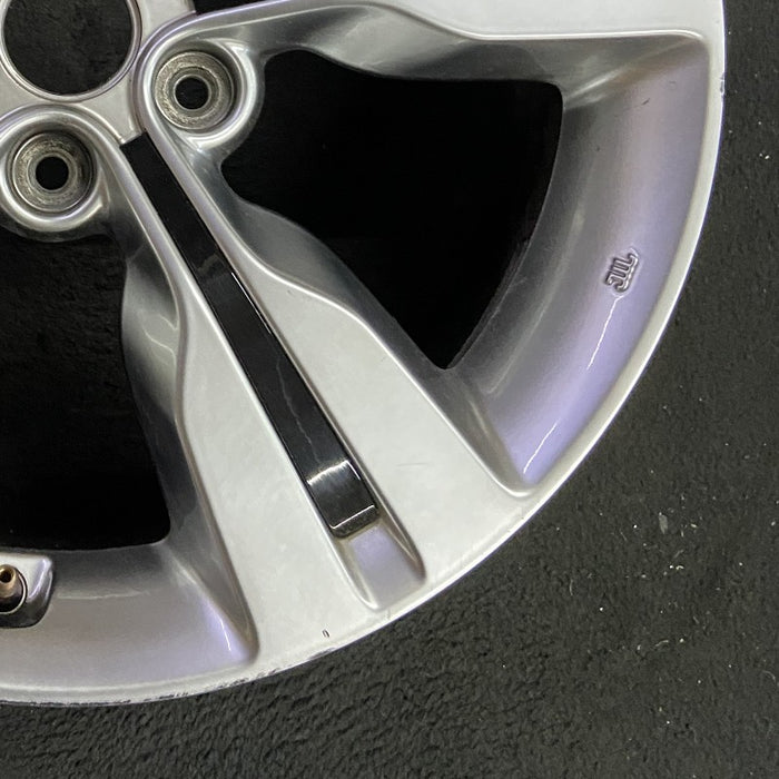 18" VELOSTER 12-15 18x7.5 w/body color accents Original OEM Wheel Rim - Back View