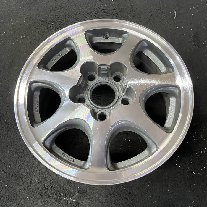 15" CAMRY 94-96 15x6, alloy, Cpe Original OEM Wheel Rim - Close-Up Detail