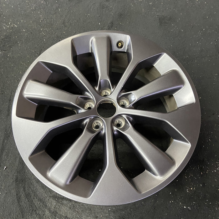 19" CHEROKEE 19 19x7.5, Original OEM Wheel Rim - Close-Up Detail