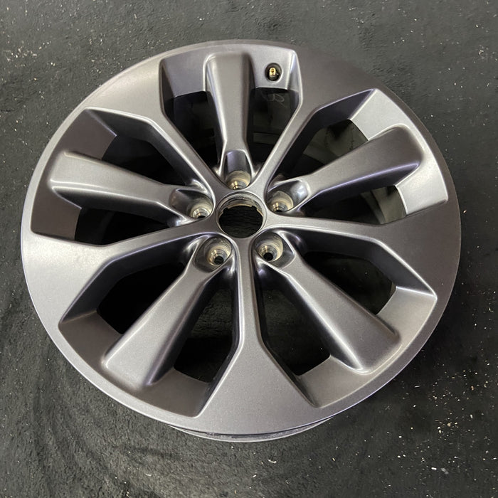 19" CHEROKEE 19 19x7.5, Original OEM Wheel Rim - Close-Up Detail