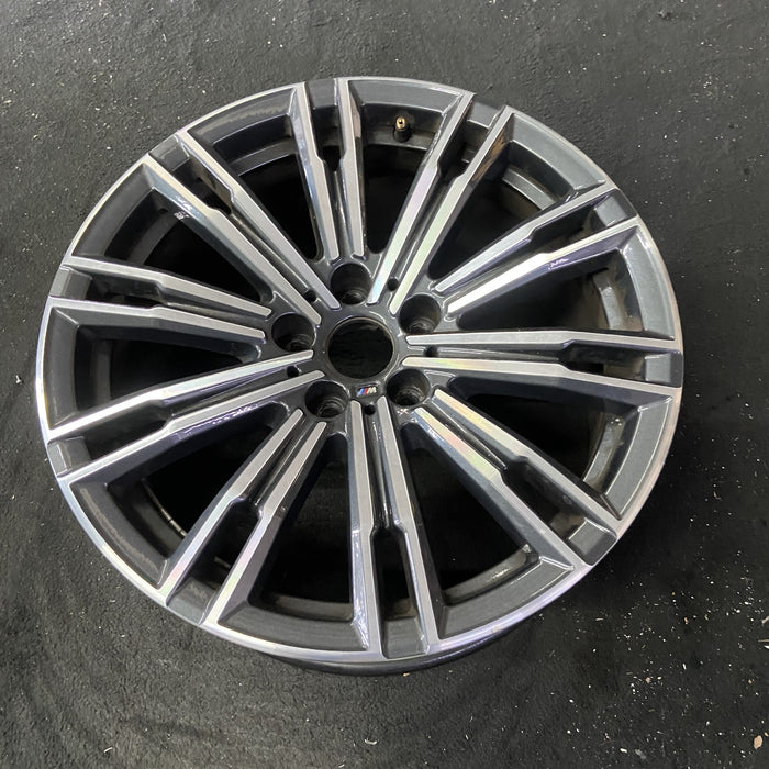 18" BMW 330i 19 Sedan, 18x7.5, 10 double spoke, w/o flared spoke Original OEM - Close-Up Detail