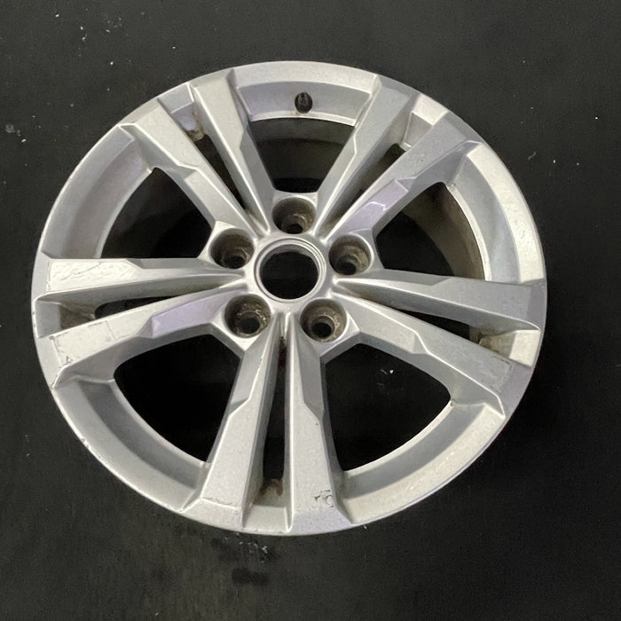 17" EQUINOX 10-11 17x7 Original OEM Wheel Rim - Close-Up Detail