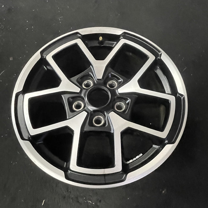 17" GLADIATOR 24 , aluminum, open spoke, machined face with black pockets - Close-Up Detail