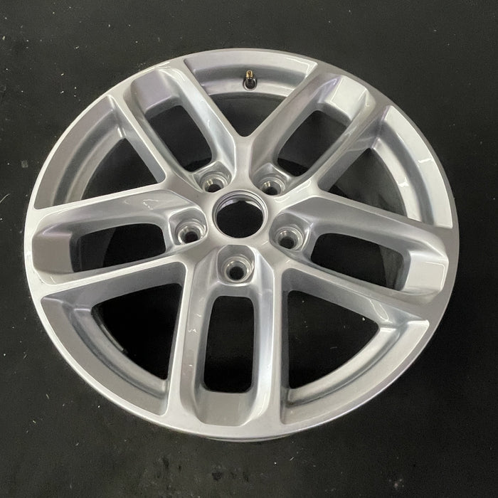 18" GRAND CHEROKEE 21 WL body , 18x8, 5 double spoke Original OEM Wheel Rim - Close-Up Detail