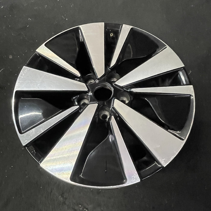 17" ALTIMA 19-22 17x7.5 , 10 spoke Original OEM Wheel Rim - Close-Up Detail