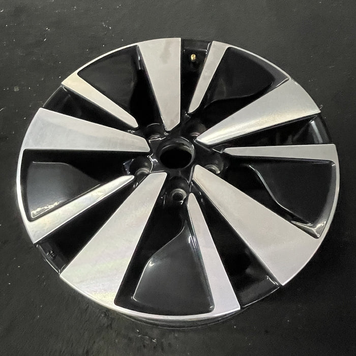 17" ALTIMA 19-22 17x7.5 , 10 spoke Original OEM Wheel Rim - Close-Up Detail