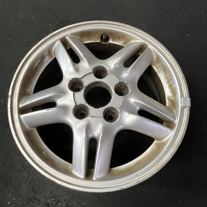 15" CR-V 97-01 , alloy, 10 spoke Original OEM Wheel Rim - Close-Up Detail