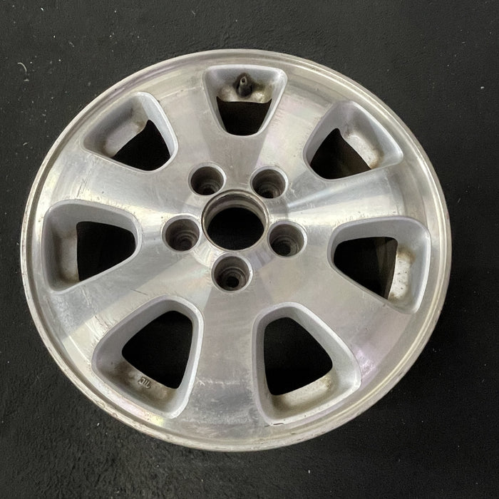 16" ODYSSEY 02-04 16x6.5, alloy, 7 spoke Original OEM Wheel Rim - Close-Up Detail