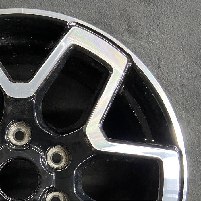 18" BRONCO 21-25 18x7.5, Original OEM Wheel Rim - Close-Up Detail