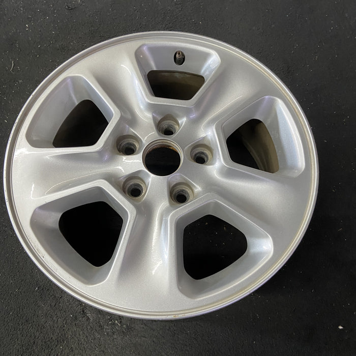 17" GRAND CHEROKEE 14-17 17x8 Original OEM Wheel Rim - Close-Up Detail