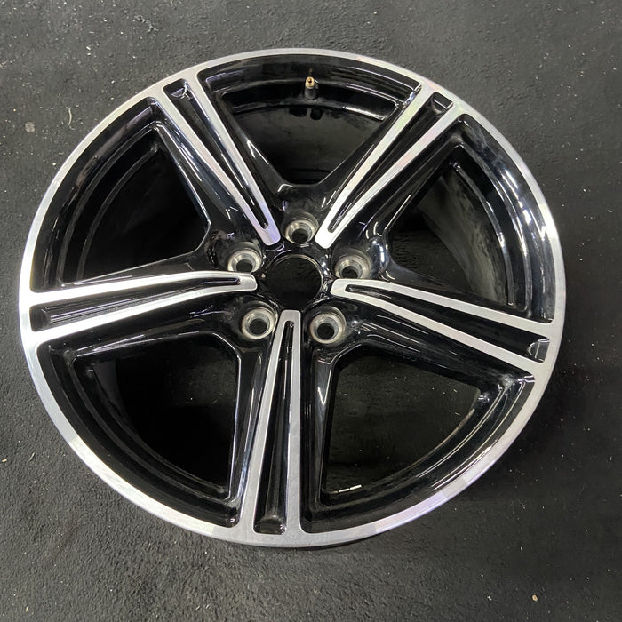 18" MUSTANG 24-25 18x8, Original OEM Wheel Rim - Close-Up Detail