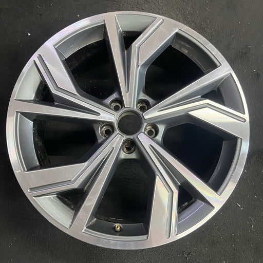20" Q4 E-TRON 22 20x8, 10 spoke, bent spoke Original OEM Wheel Rim - Angle View
