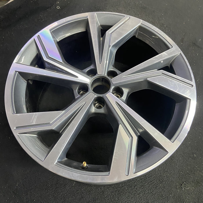 20" Q4 E-TRON 22 20x9, 10 spoke, bent spoke Original OEM Wheel Rim - Side Profile