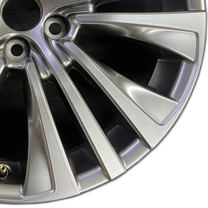 19" VENZA 21-22 19x7 15 spoke Original OEM Wheel Rim - Close-Up Detail
