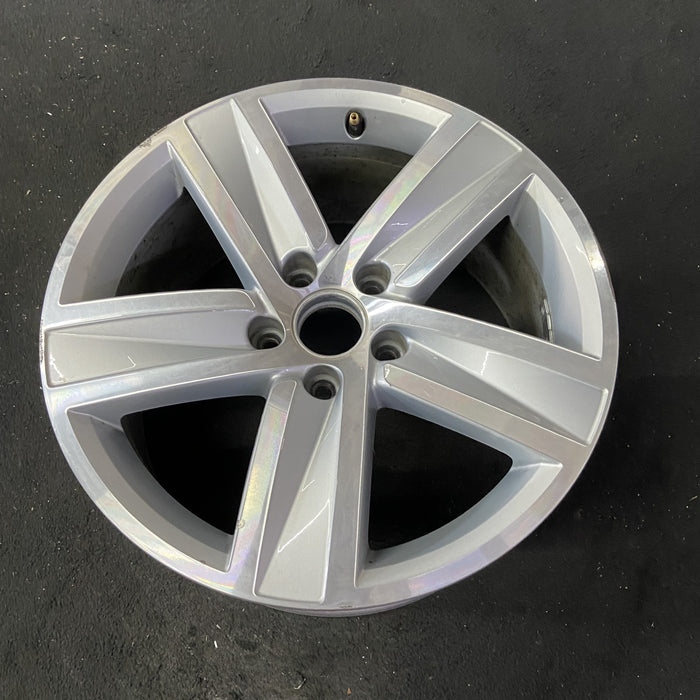 17" CC 13-15 17x8 , Original OEM Wheel Rim - Close-Up Detail