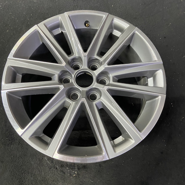 18" TRAVERSE 22-23 18x7.5, silver, 12 spoke Original OEM Wheel Rim - Close-Up Detail