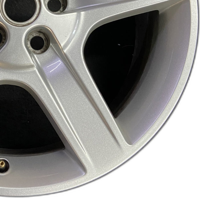 20" DEFENDER 20-24 20x8.5 5 spoke grooved spoke silver Original OEM Wheel Rim - Close-Up Detail