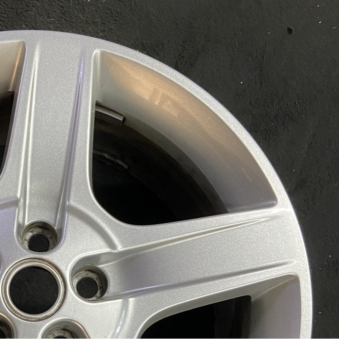 20" DEFENDER 20-24 20x8.5 5 spoke grooved spoke silver Original OEM Wheel Rim - Close-Up Detail