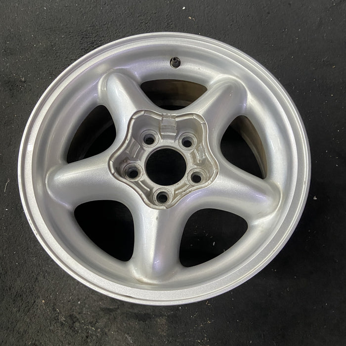 16" MUSTANG 94-96 16x7.5 Original OEM Wheel Rim - Close-Up Detail