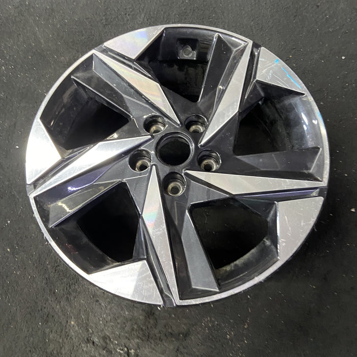 17" ELANTRA 21-23 17x7 Original OEM Wheel Rim - Close-Up Detail
