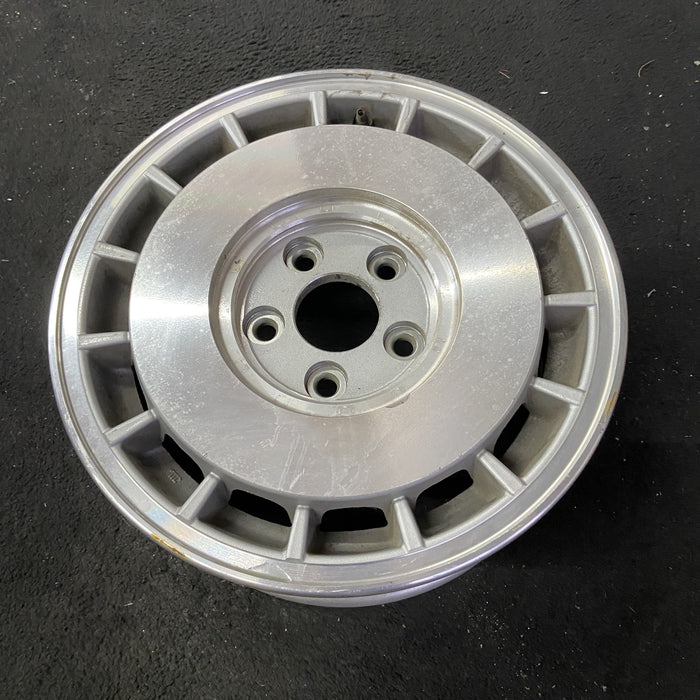 15" INFINITI Q45 90-92 15x6 , front steering Original OEM Wheel Rim - Close-Up Detail