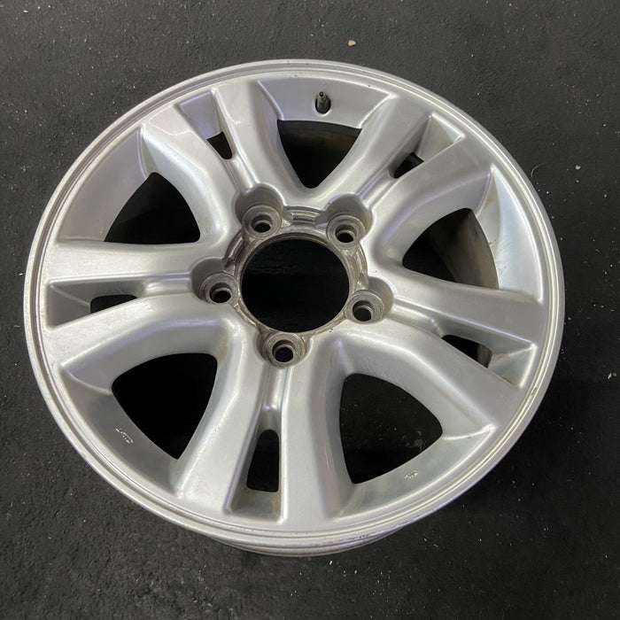 18" LEXUS LX470 03-04 Original OEM Wheel Rim - Close-Up Detail