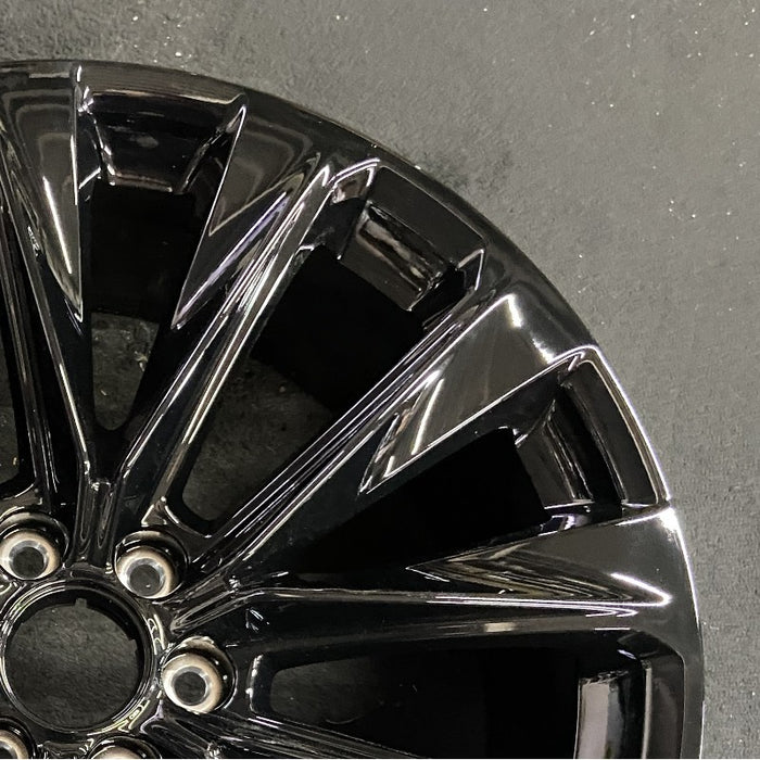 24" ESCALADE 25 24x9.5 12 spoke black opt 5FE Original OEM Wheel Rim - Close-Up Detail