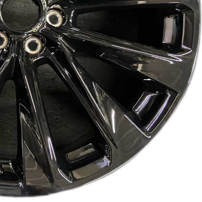 24" ESCALADE 25 24x9.5 12 spoke black opt 5FE Original OEM Wheel Rim - Close-Up Detail