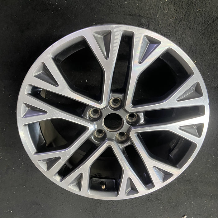 18" ESCAPE 20-21 18x7 , Original OEM Wheel Rim - Close-Up Detail