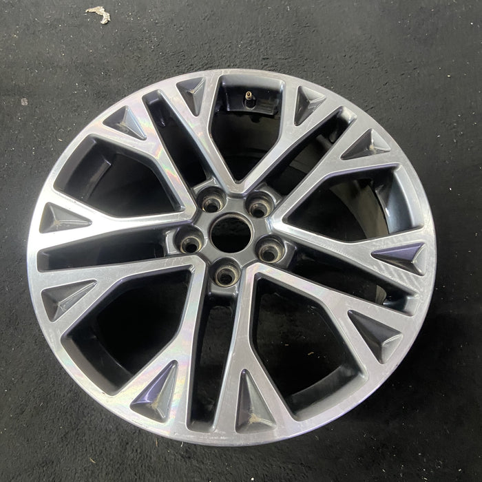 18" ESCAPE 20-21 18x7 , Original OEM Wheel Rim - Close-Up Detail