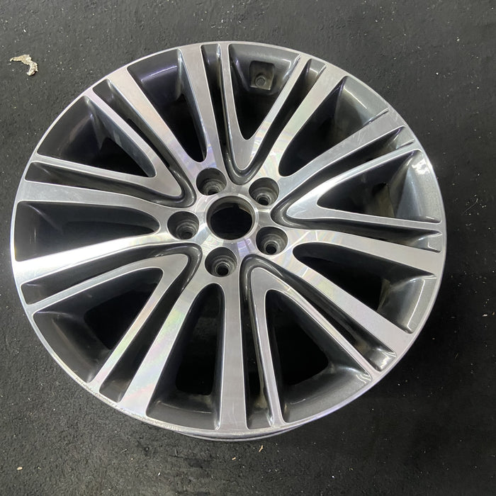 18" CADENZA 14-16 18x7.5 Original OEM Wheel Rim - Close-Up Detail