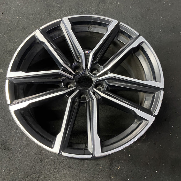 19" BMW 230i 22-24 19x8, , double spoke, wide spoke Original OEM Wheel Rim - Close-Up Detail