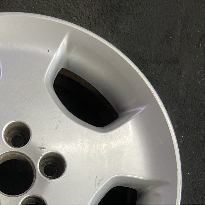 17" HIGHLANDER 03-05 17x6.5 alloy Original OEM Wheel Rim - Close-Up Detail