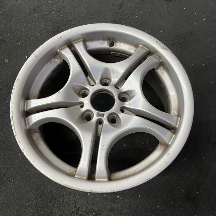 17" BMW 320i 01-05 , 17x7.5 Original OEM Wheel Rim - Close-Up Detail