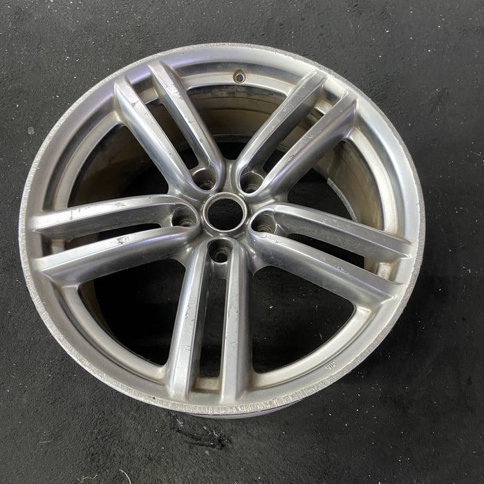 19" INFINITI Q45 06 19x8.5 Original OEM Wheel Rim - Close-Up Detail