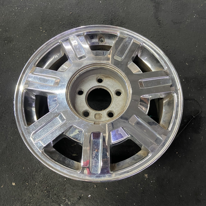 16" DEVILLE 03-05 5 lug, Base, 16x7, , chrome, opt QC6 Original OEM Wheel Rim - Close-Up Detail