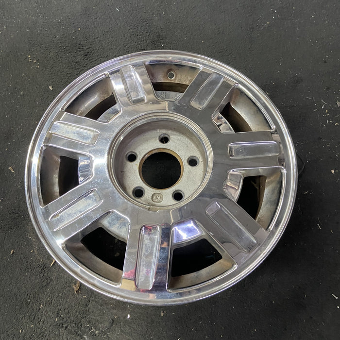 16" DEVILLE 03-05 5 lug, Base, 16x7, , chrome, opt QC6 Original OEM Wheel Rim - Close-Up Detail
