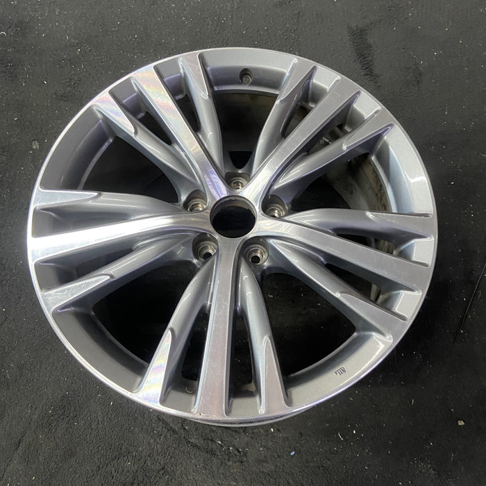 19" INFINITI Q50 18-19 19x8.5 , 15 spoke, alternating V spoke Original OEM - Close-Up Detail