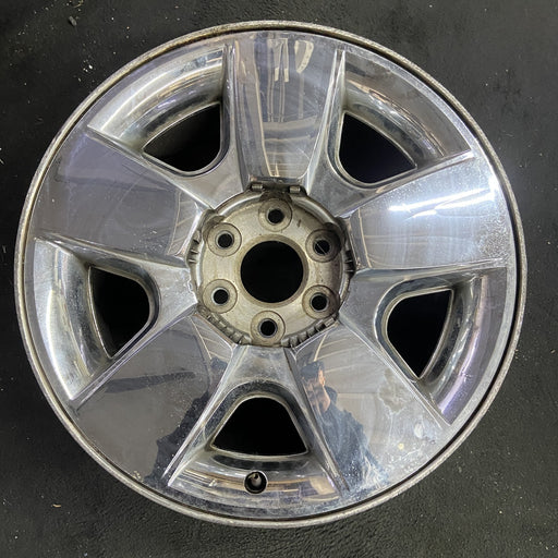 20" AVALANCHE 1500 09-11 20x8.5, 5 spoke, covered lug nuts, flat spoke Original - Angle View