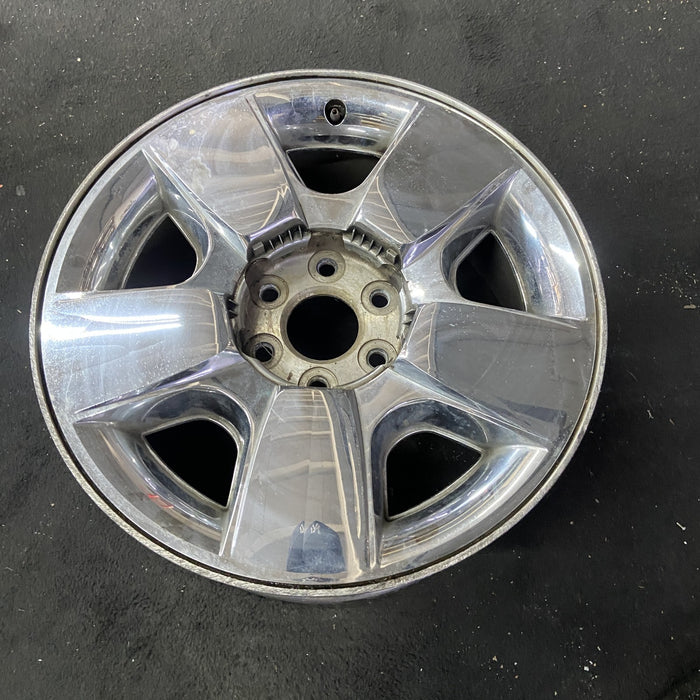 20" AVALANCHE 1500 09-11 20x8.5, 5 spoke, covered lug nuts, flat spoke Original - Close-Up Detail