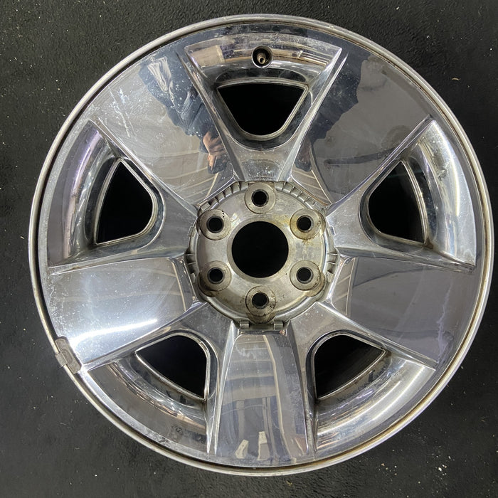 20" AVALANCHE 1500 09-11 20x8.5, 5 spoke, covered lug nuts, flat spoke Original - Angle View