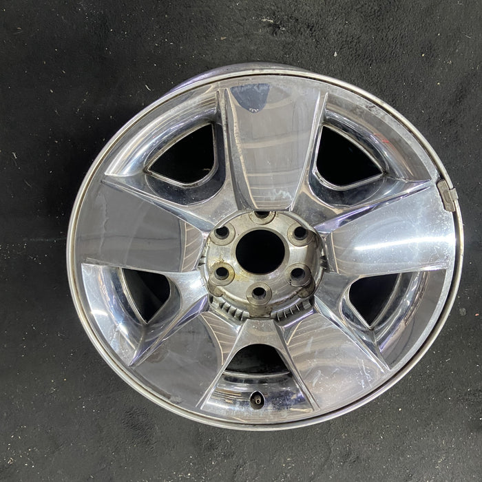 20" AVALANCHE 1500 09-11 20x8.5, 5 spoke, covered lug nuts, flat spoke Original - Close-Up Detail