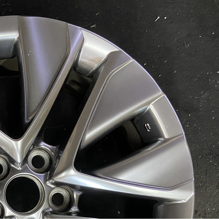 19" MIRAI 21-24 19x8 5 V spoke silver Original OEM Wheel Rim - Close-Up Detail