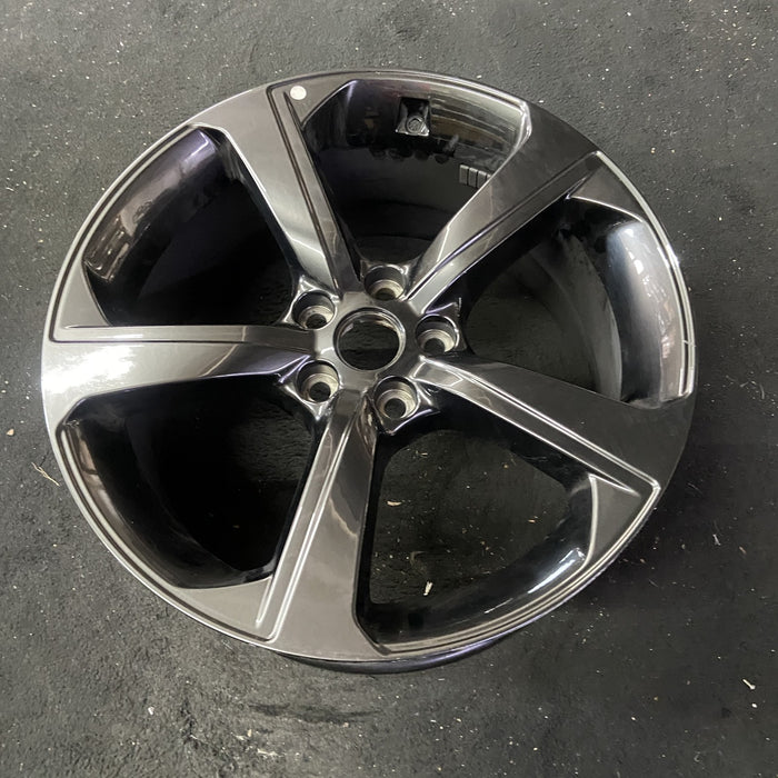 19" G70 20 19x8.5 , 5 spoke, ID 52910G9280 Original OEM Wheel Rim - Close-Up Detail