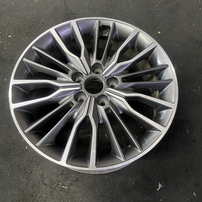 18" ELANTRA 17 18x7.5 , Original OEM Wheel Rim - Close-Up Detail
