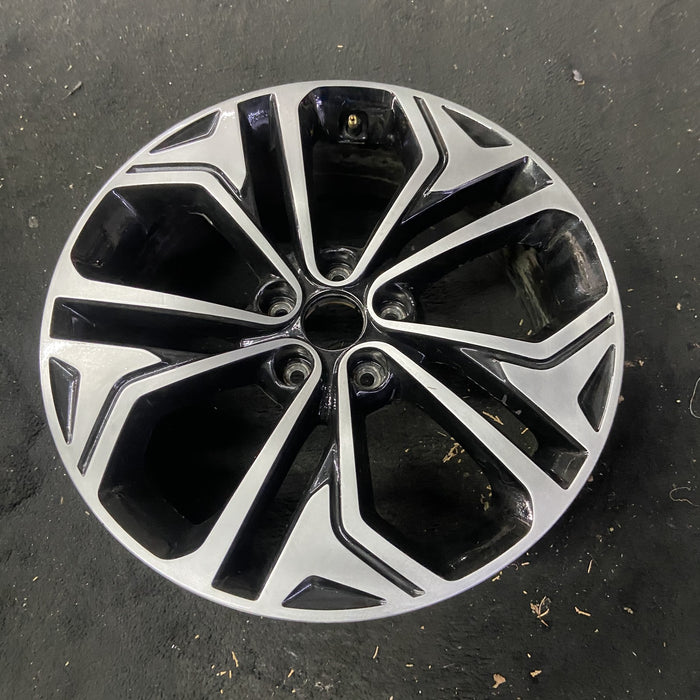 19" SANTA FE 19 19x7.5 , SWB Original OEM Wheel Rim - Close-Up Detail