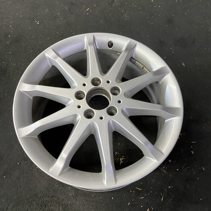 18" MERCEDES R-CLASS 06 251 Type; , R350, 18x8 Original OEM Wheel Rim - Close-Up Detail