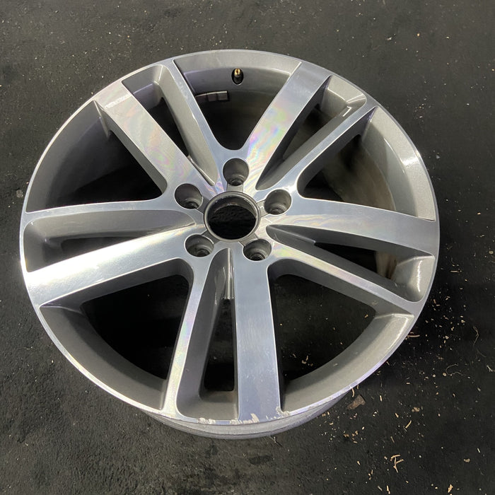 20" AUDI Q7 10-15 20x9 , 10 spoke Original OEM Wheel Rim - Close-Up Detail