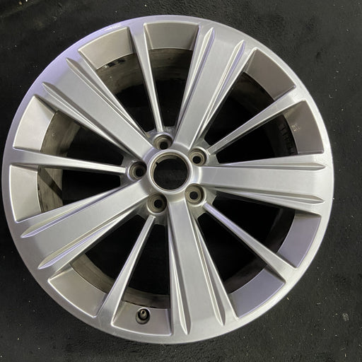 20" EXPLORER 18-19 20x8.5, , 10 spoke, , silver Original OEM Wheel Rim - Angle View