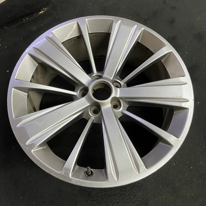 20" EXPLORER 18-19 20x8.5, , 10 spoke, , silver Original OEM Wheel Rim - Angle View